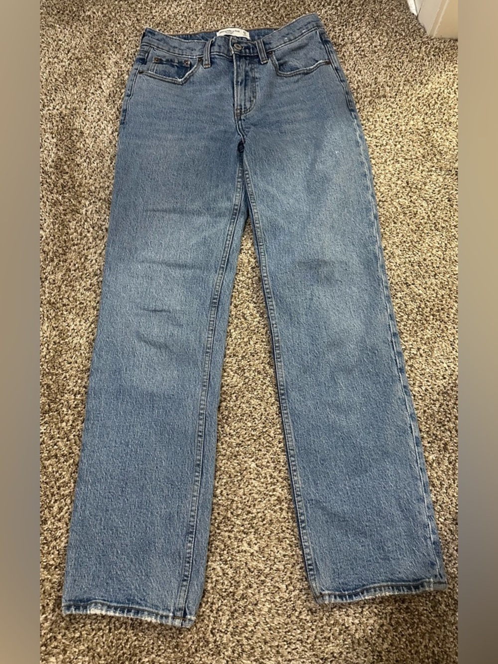 Abercrombie The Straight Mid Rise Jean in Medium Wash